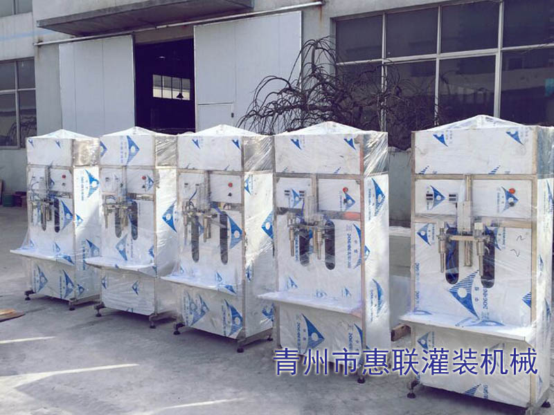 半自動(dòng)食用油灌裝機(jī) 半自動(dòng)食用油灌裝機(jī)
