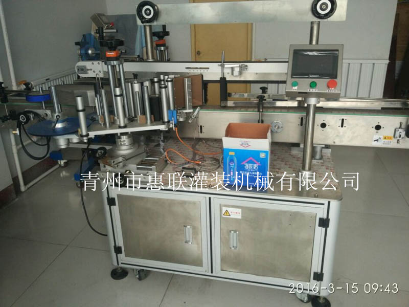 灌裝流水線不干膠貼標機